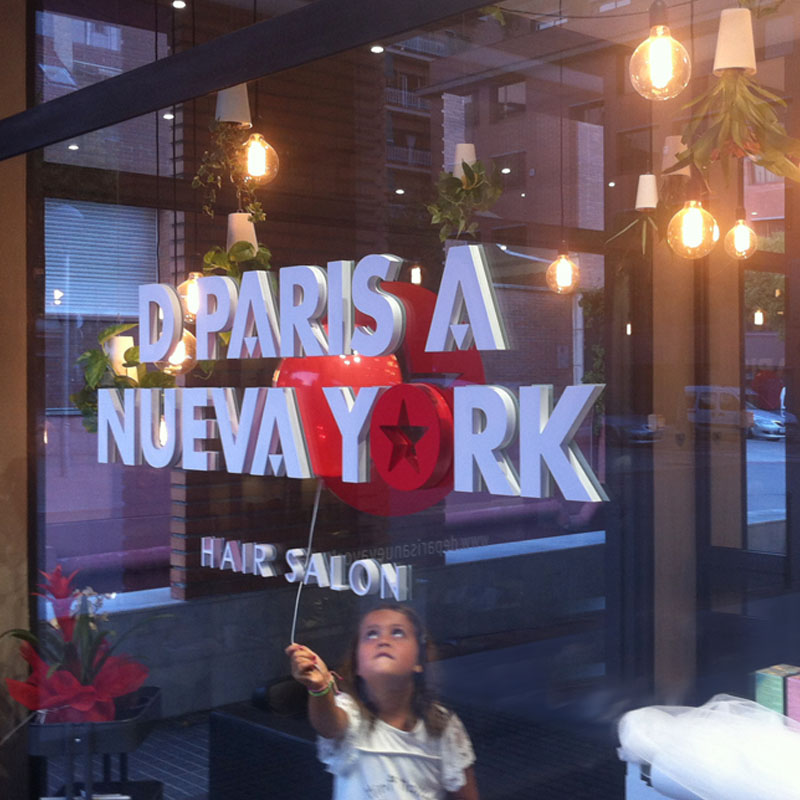 De París a Nueva York - Diseño cartelería exterior
